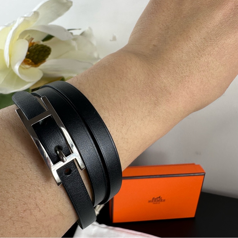 BR10 Hermes Behapi silver tone and leather wrap bracelet triple tour